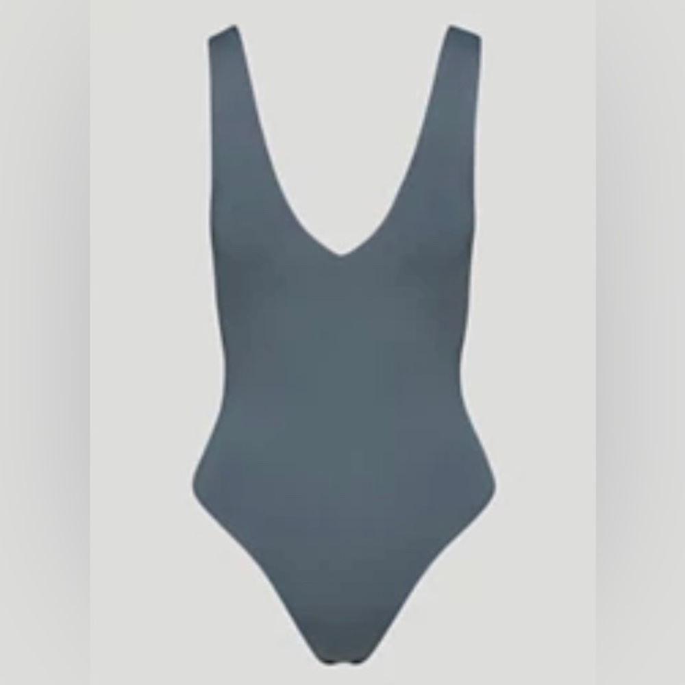 Babaton Contour V-Neck Bodysuit